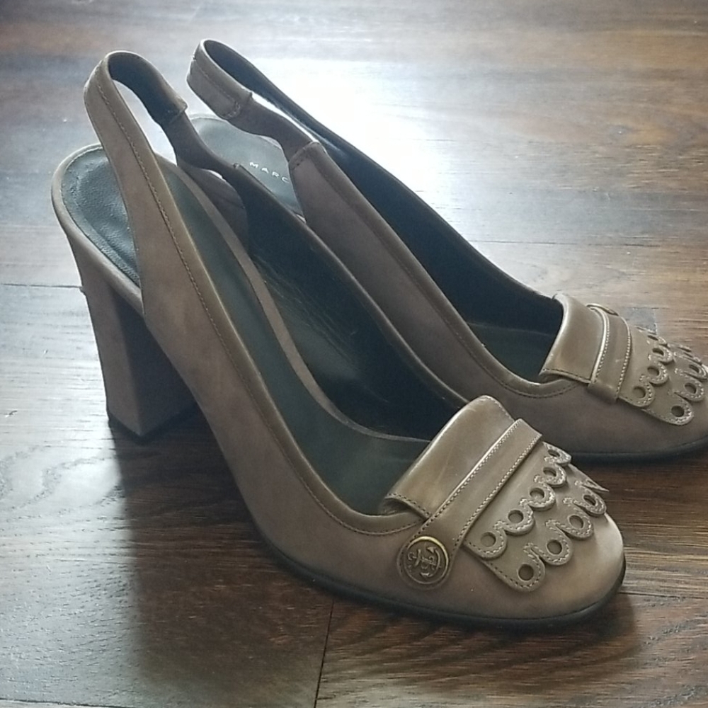 Marc Jacobs Closed toe gray frill slingback